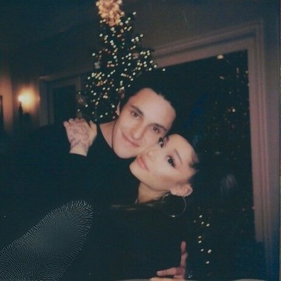 Ariana ja Dalton olivat naimisissa pari vuotta. Suhde kuitenkin päättyi, kun Ariana sai roolin Wickedissä.