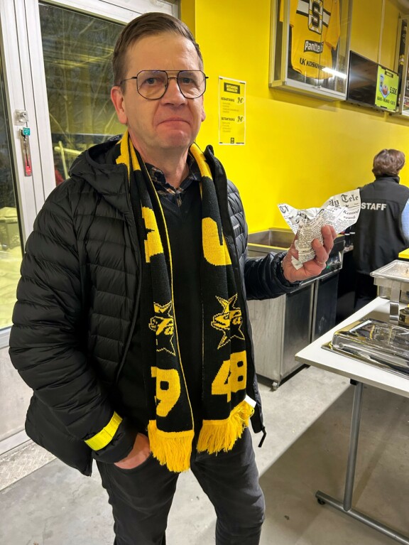 SaiPa-fani Vesa, 55, ei sulata tyyliä, jolla hänen lempijoukkueestaan on kirjoiteltu.
