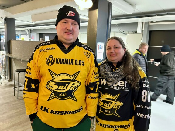 Imatralaiset Jyri ja Maria Ahvenainen ovat tottuneet SaiPa-kritiikkiin.