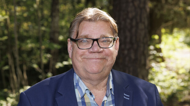 Timo Soini bongattiin lomatunnelmissa lentokentällä – salakuva