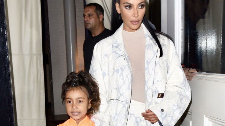 Oho! Kim Kardashianin 11-vuotias tytär kasvoi äitinsä pituiseksi – kuvat