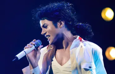 Karmea moka ajoi Michael Jackson -elokuvan ongelmiin