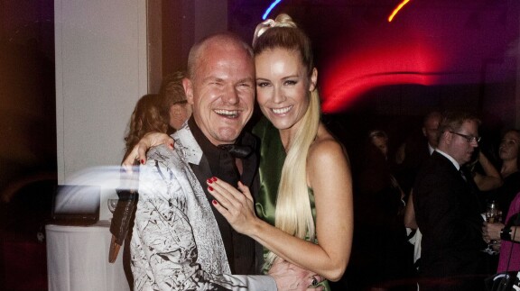 Anne Kukkohovi muisti Suonoa julkaisemalla kuvan itsestään Jannen ja niinikään edesmenneen Teri Niitin kanssa.