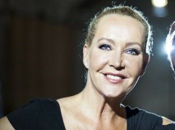 Outi Broux toivoo Suonolle muistotilaisuutta.