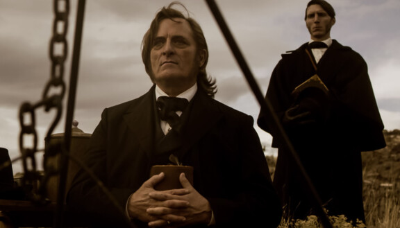 Kim Coates esittää häikäilemätöntä Brigham Youngia.