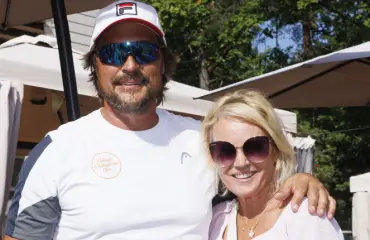 Mitäh?! Selänteet poseeraavat uskomattomassa seurassa – video