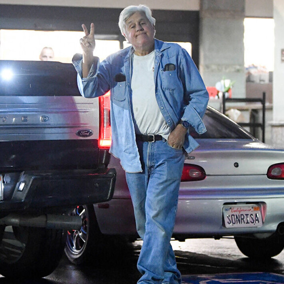 Jay näyttää jo voivan hyvin taannoisen tapaturman jäljiltä. Jay Leno