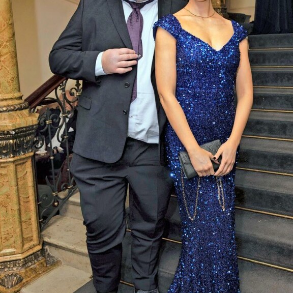 Akseli ja Emmi juhlivat yhdessä Linnan jatkoilla hotelli Kämpissä. Akseli ja Emmi juhlivat yhdessä Linnan jatkoilla hotelli Kämpissä.