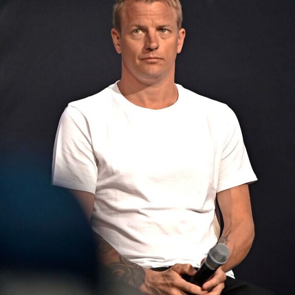 Justuksen setä, Kimi Räikkönen voitti formulan maailmanmestaruuden vuonna 2007. Hän päätti uransa viime vuonna. Justuksen setä, Kimi Räikkönen voitti formulan maailmanmestaruuden vuonna 2007. Hän päätti uransa viime vuonna.