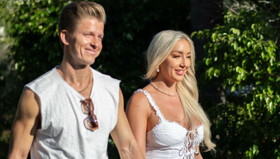 Joonas ja Vivianna vaihtavat ahnaita suudelmia aamun aikana.