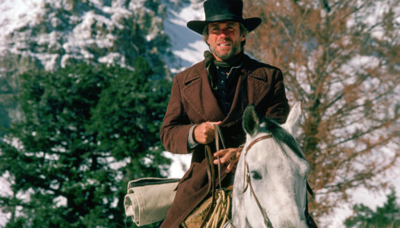 Clint Eastwood elokuvassa Kalpea ratsastaja.
