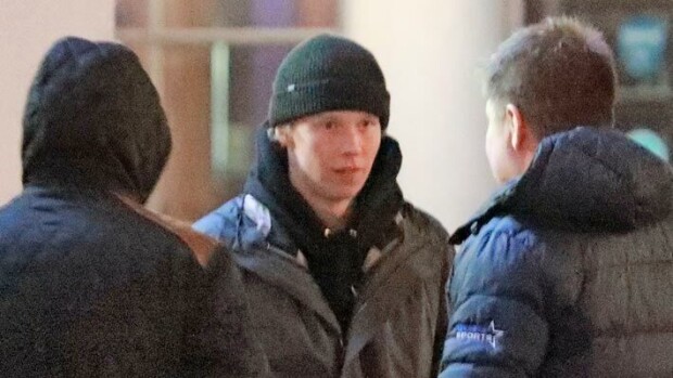 Kohukuvat julki! Rallin maailmanmestari Kalle Rovanperä laittoi rähinävaihteen päälle Jyväskylän yössä Kalle Rovanperä