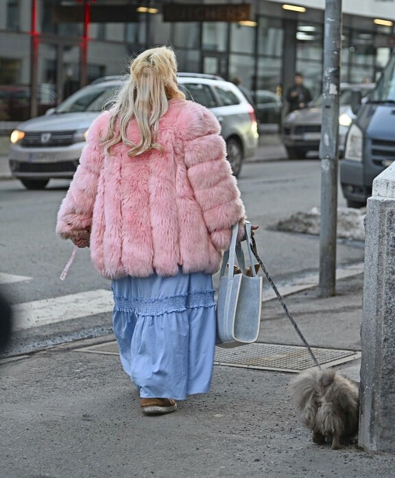 Johanna on ollut viime aikoina Suomessa, mutta kertoo suunnittelevansa lähtöä Ruotsiin.
