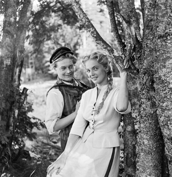 Teijan vastanäyttelijä Martti Kuningas piti pitkän tauon elokuvista Nuoren myllärin jälkeen. Hän piipahti valkokankaalla vuonna 1961, ja teki isomman paluun 1970-luvulla.