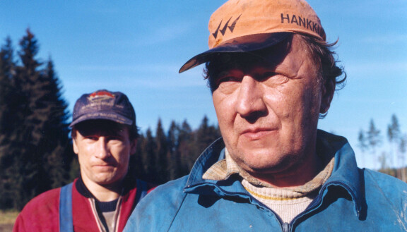 Peltola ja Jyrki Mänttäri elokuvassa Kovat miehet.