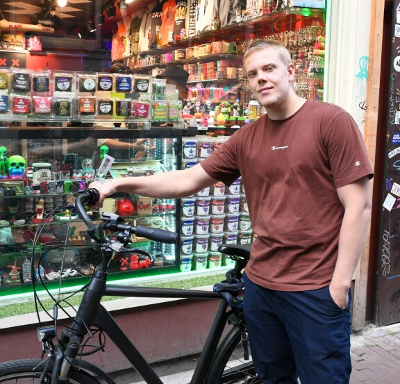 Ukko-poika asui taanoin vielä Amsterdamissa.