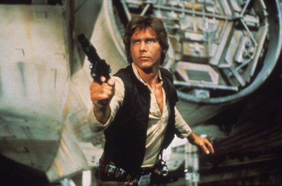 Kumpi ampui ensin – Han vai Greedo? Sitä ei luultavasti kannata Harrisonilta kysyä, ellei halua osakseen kyllästynyttä silmienpyöräytystä. Harrison ei tunnetusti puhu mielellään Star Wars -elokuvista, sillä kokee niiden määrittäneen häntä liikaa näyttelijänä.