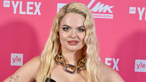 Erika Vikman purskahti itkuun suorassa tv-lähetyksessä