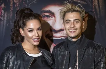 Vau, mitä kuvia! Triana Iglesias eroottisena naisen kanssa