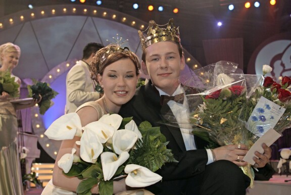 Saija ja Kari Hirvonen kruunattiin tangokuninkaallisiksi vuonna 2003.