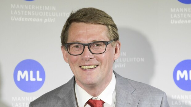 Matti Vanhanen naisseurassa – salakuva