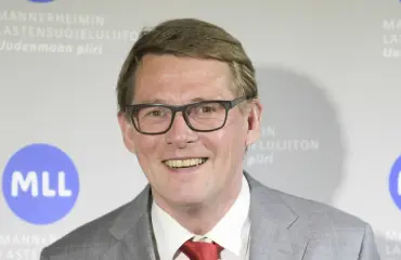 Matti Vanhanen naisseurassa – salakuva