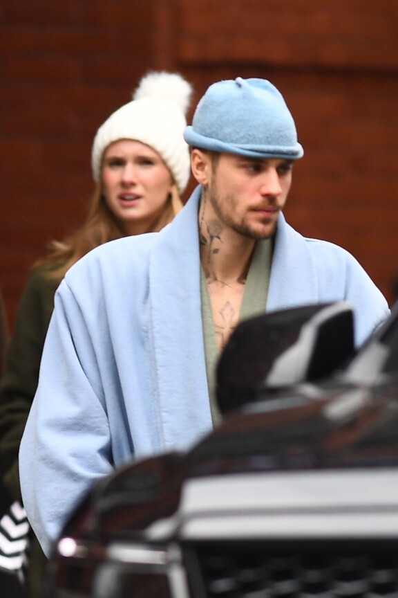 Justin on viime aikoina mieltynyt kuvassa nähtävän tapaisiin päähineisiin.