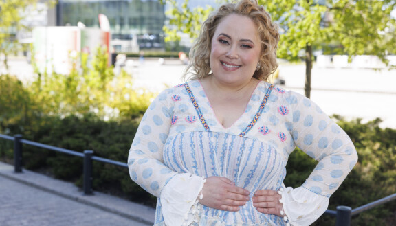 Hanna Kinnunen puolustaa vimmaisesti Erika Vikmania.