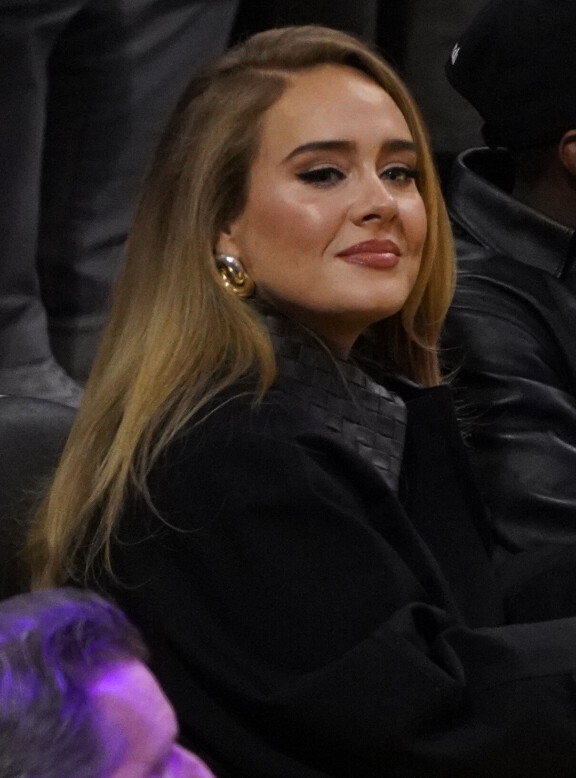 Adele säihkyi NBA-pelissä.