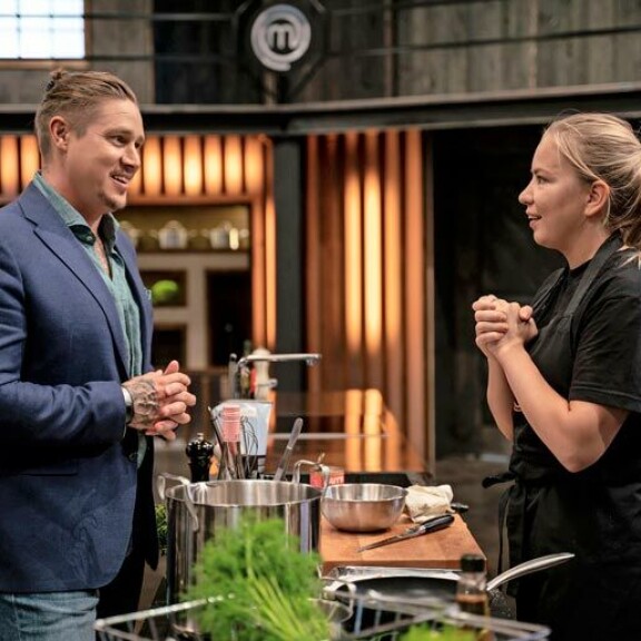 Aurora Estaten keittiömestari Sirly sijoittui syksyn MasterChefissä neljänneksi, ainoana Lapin edustajana. Vuonna 2011 nuori kokki oli peräti kolmas. – Televisiolla on varmasti ollut oma roolinsa menestyksessäni. Aurora Estaten keittiömestari Sirly sijoittui syksyn MasterChefissä neljänneksi, ainoana Lapin edustajana. Vuonna 2011 nuori kokki oli peräti kolmas. – Televisiolla on varmasti ollut oma roolinsa menestyksessäni.