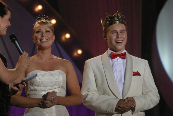 Mikko pokkasi tangokuninkuuden vuonna 2002, ja hänen tangokuningattarekseen valittiin Johanna Pakonen.