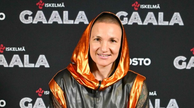 IS: Elina Gustafsson rikkoi hiljaisuuden