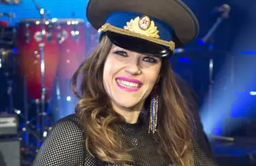 Mikä muutos! Blueskuningatar Erja Lyytinen muutti tyyliään