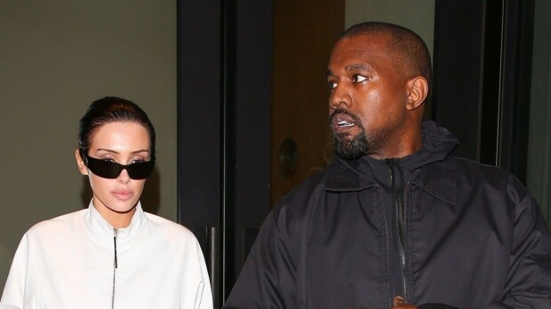 Ällistyttävä näky Kanye Westin ja Bianca Censorin ökykodin edessä – video