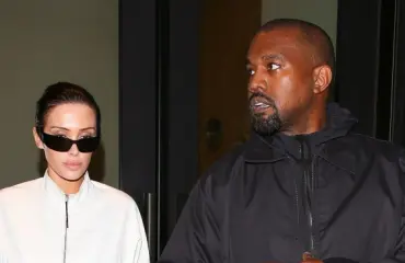 Ällistyttävä näky Kanye Westin ja Bianca Censorin ökykodin edessä – video