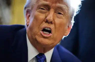 Mitä ihmettä? Donald Trump painostaa Hollywood-pomoja