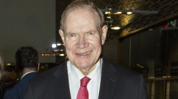 Oho! Paavo Lipponen, 83, uikkareissa