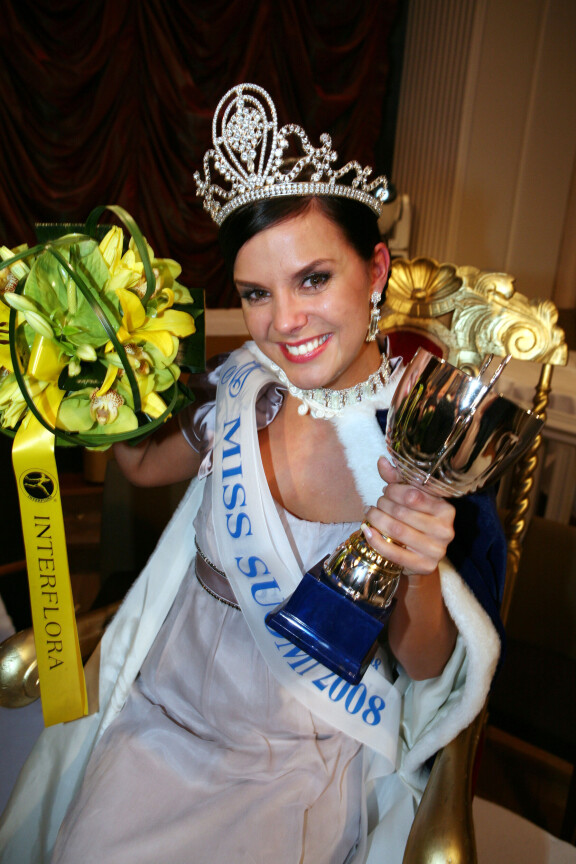 Sadun Miss Suomi -iltana alkuvuodesta 2008 valuivat onnen kyyneleet.