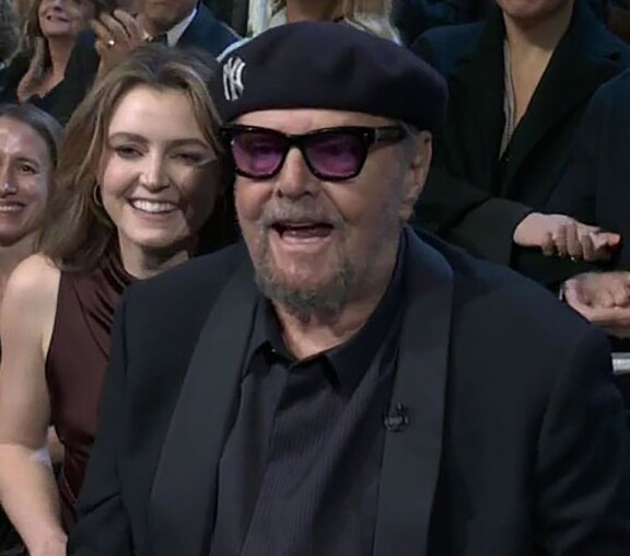 Nicholson tyttärensä Rebecca Broussardin kanssa helmikuussa 2025.