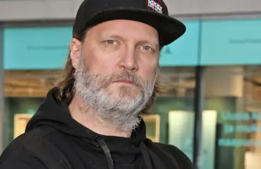 Kim Sainiolta harvinainen kuva Mari-rakkaan kanssa