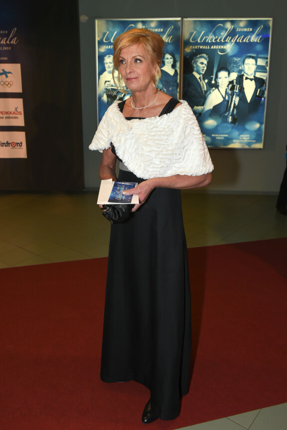 Hiihtosuuruus Marja-Liisa Kirvesniemi kuvattuna Urheilugaalassa 2015.