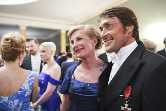 Kaksi legendaa. Marja-Liisaa nauratti Teemu Selänteen kanssa Linnan juhlissa 2017.