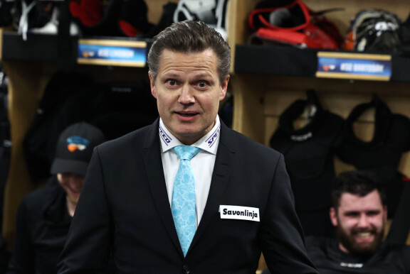 Sami paljastaa ottaneensa itse yhteyttä Pelicansiin, jota nyt valmentaa.