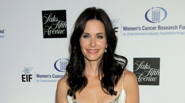 Jäätävä kunto! Courteney Cox, 60, bikineissä – kuva