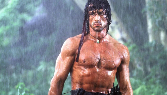 Omat stunttinsa tehnyt Stallone loukkaantui useammin kuin kerran Rambo 2:en kuvauksissa.