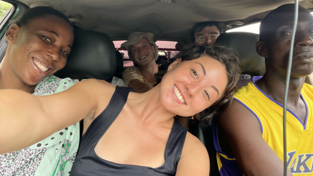 Nuori nainen liftasi läpi Afrikan mantereen – matkustuskulut olivat minimaaliset