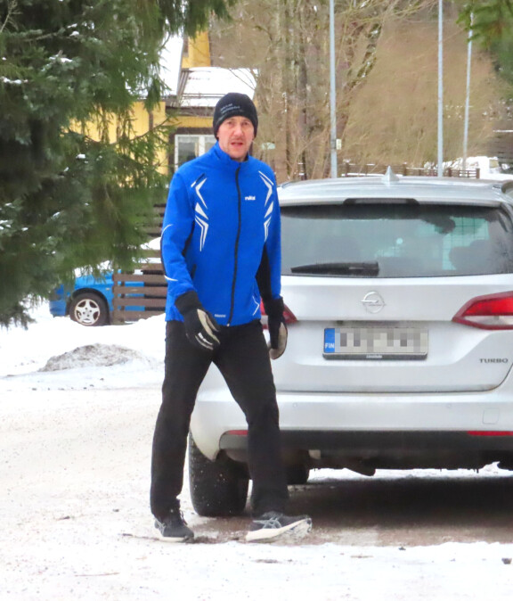 Jussi Vatanen ei ollut juttutuulella aamulenkkinsä jälkeen viime perjantaina, eikä halunnut kommentoida perheensä muuttuneita asumiskuvioita.