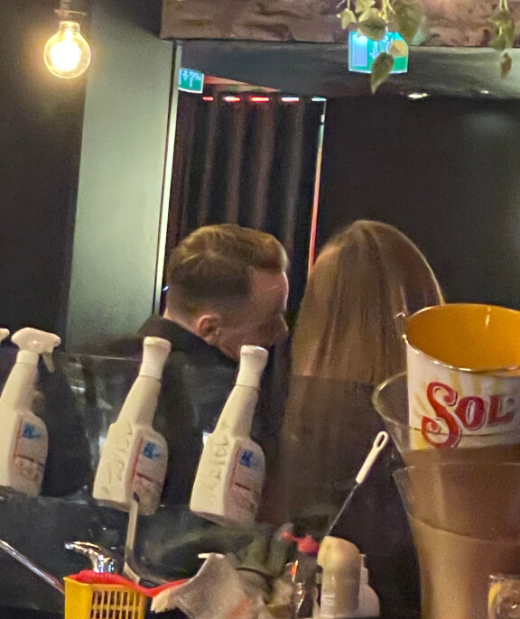 Markus Räikkönen vietti iltaa mysteerinaisen kanssa Tampereella 22.2.2025.