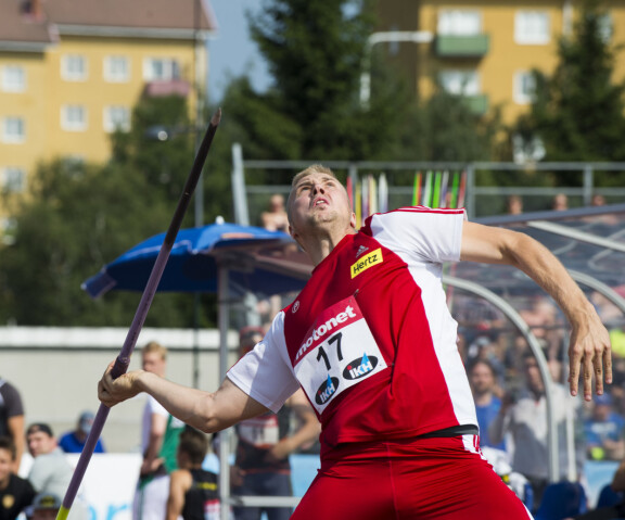 Joni Karvisen keihäsura ei vedä vertoja Kristiinan uralle kolmiloikan parissa.