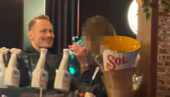 Markus Räikkönen vietti iltaa mysteerinaisen kanssa Tampereella 22.2.2025.